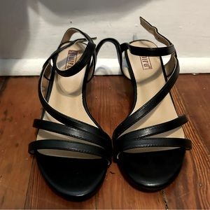 Women’s black short heels, size 6, never worn!